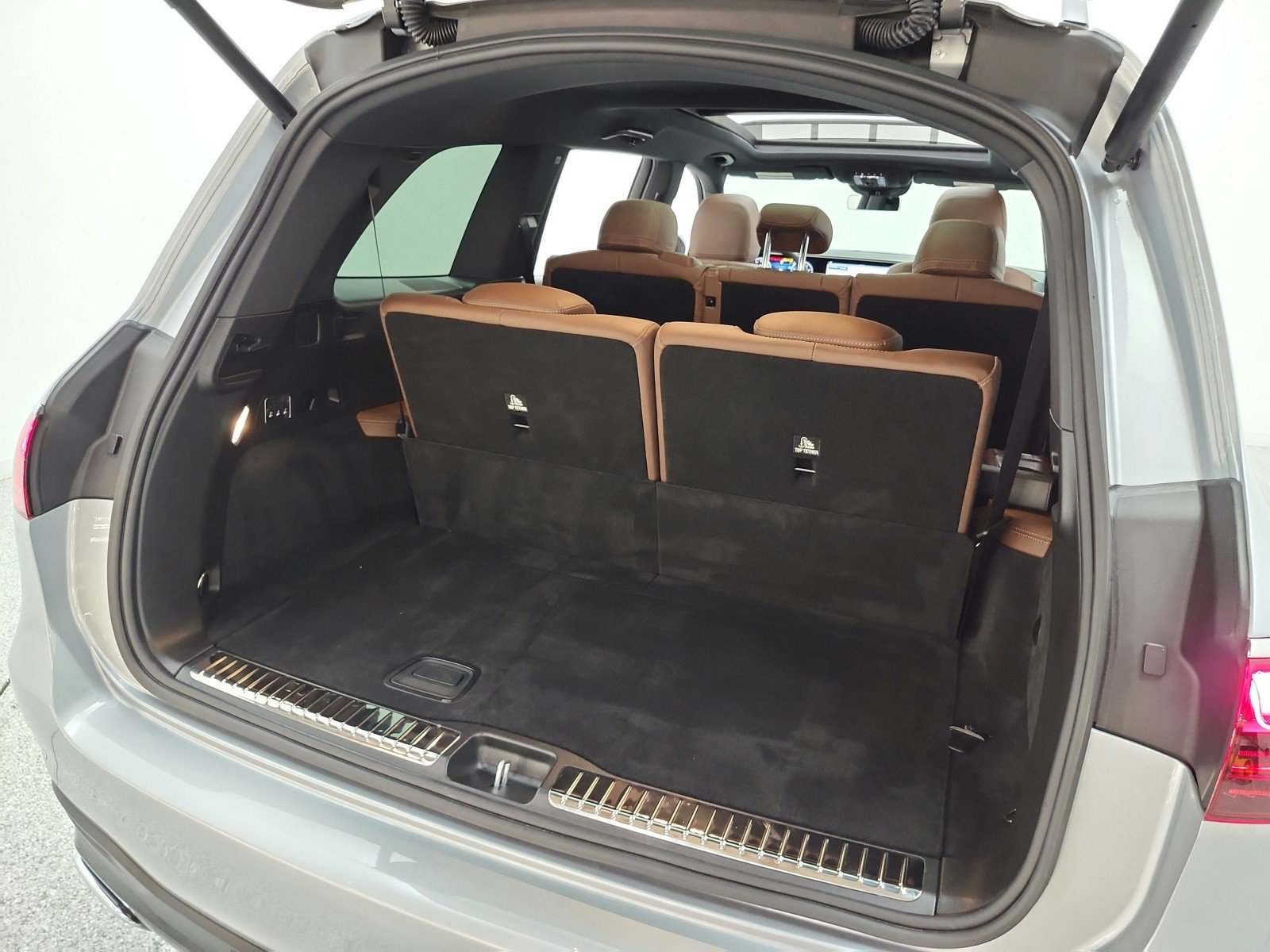 Used 2025 Mercedes-Benz GLS 450 4MATIC w/ AMG Line Exterior image 22