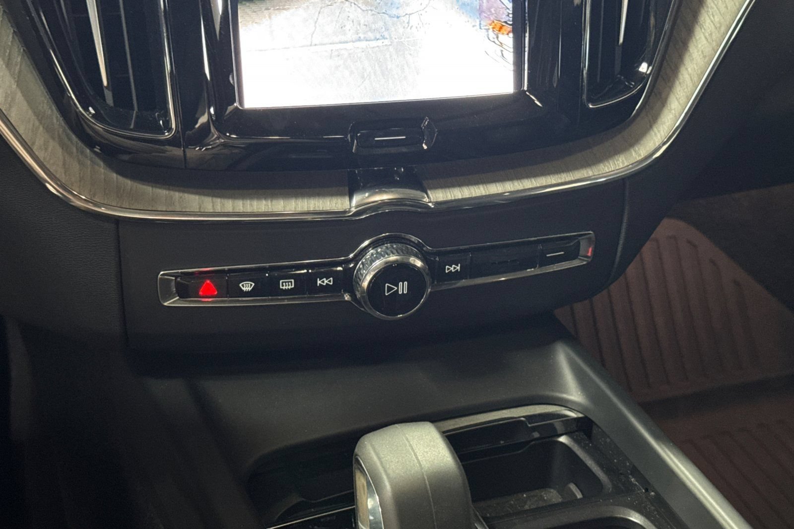Used 2025 Volvo XC60 T8 Plus w/ Climate Package AWD/4WD image 24