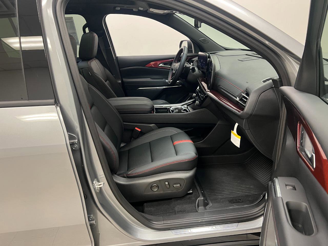 New 2026 Chevrolet Traverse RS w/ LPO, Floor Liner Package AWD/4WD image 30