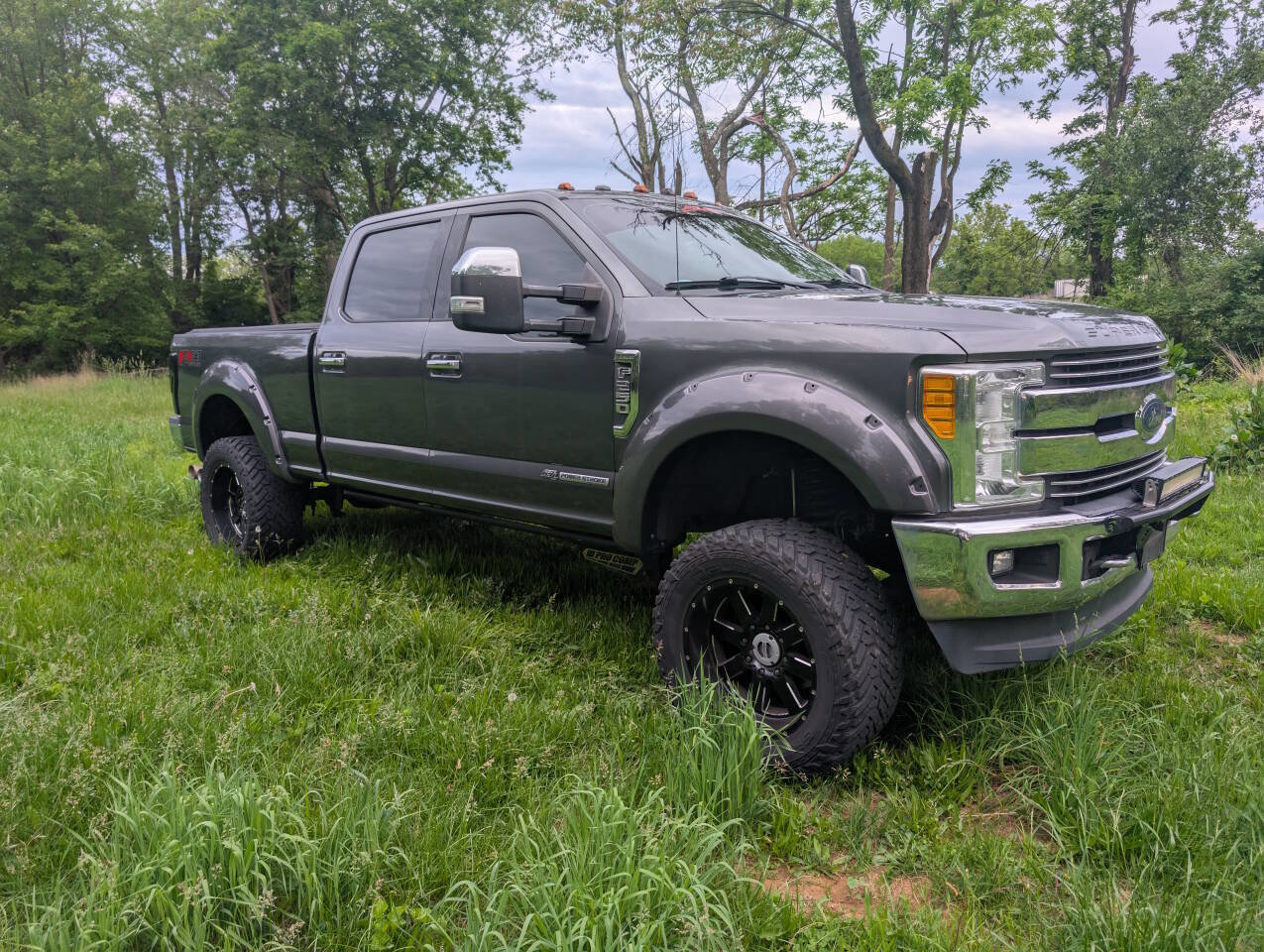 Used 2017 Ford F250 Lariat w/ Chrome Package image 4