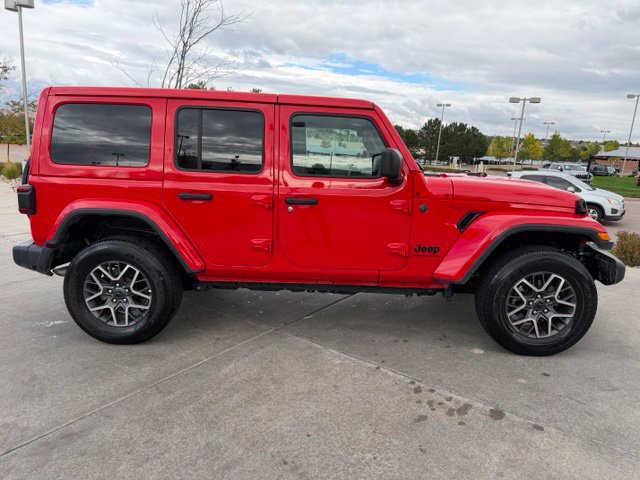 Used 2025 Jeep Wrangler Unlimited Sahara AWD/4WD image 11
