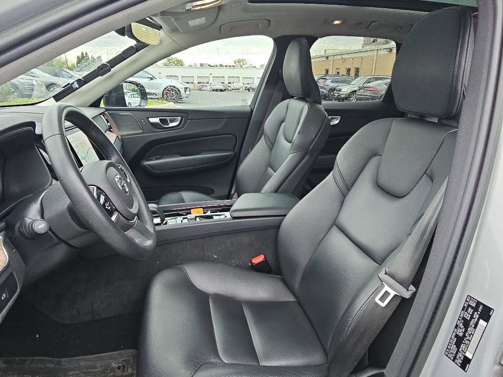 Used 2023 Volvo XC60 B5 Plus w/ Protection Package Premier AWD/4WD image 3