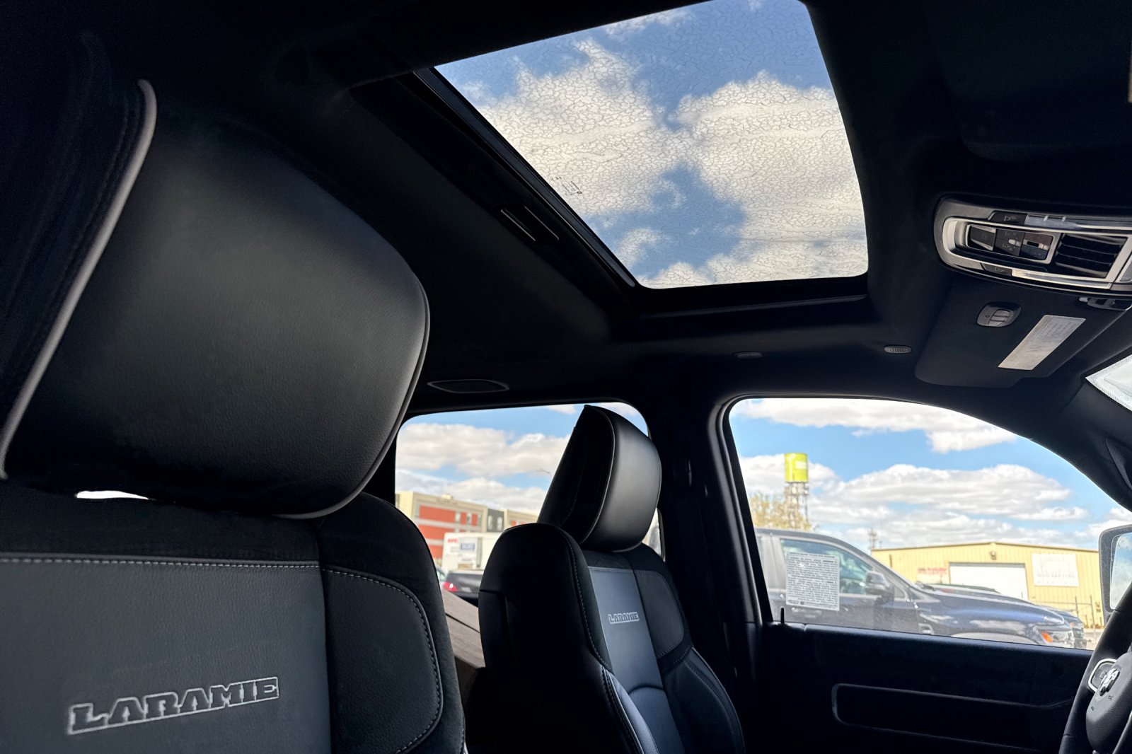 New 2027 RAM 3500 Laramie AWD/4WD image 15