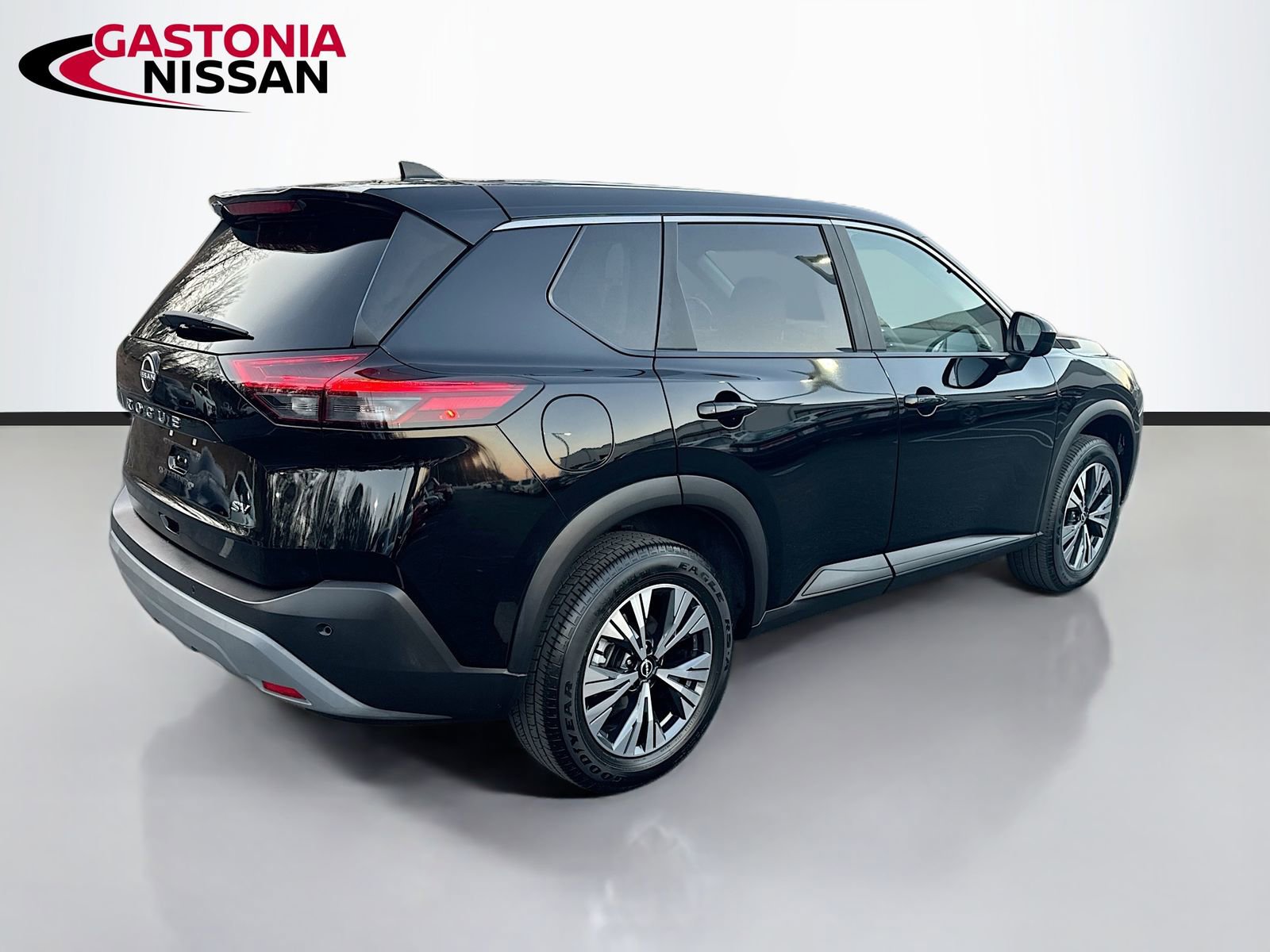 Used 2023 Nissan Rogue SV image 9