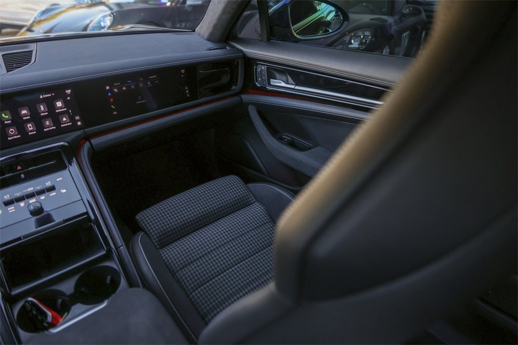 Certified 2025 Porsche Panamera GTS image 35