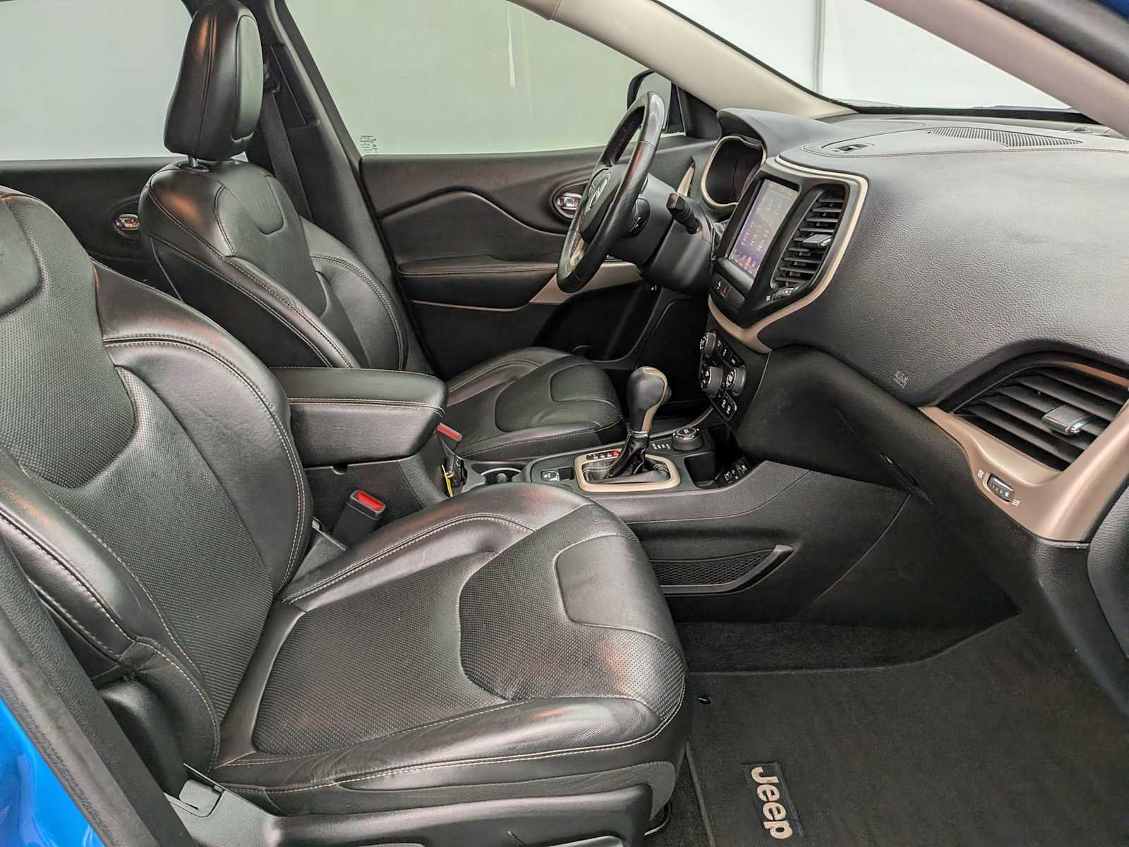 Used 2018 Jeep Cherokee Limited w/ Luxury Group image 22