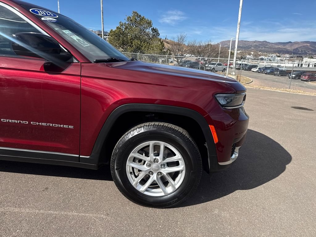Used 2023 Jeep Grand Cherokee L Laredo image 35