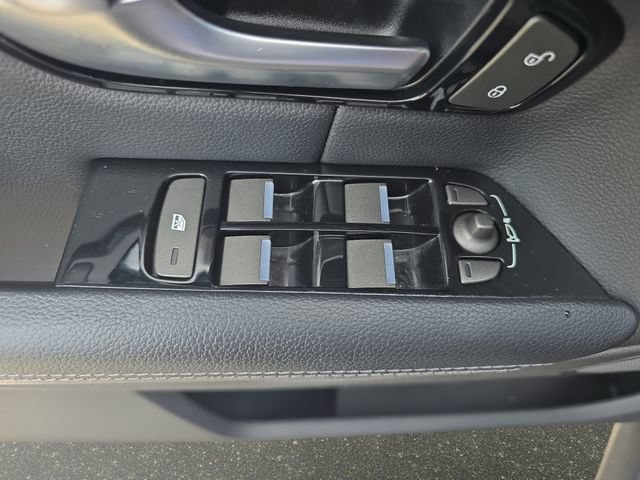 Used 2018 Land Rover Range Rover Evoque SE AWD/4WD image 31