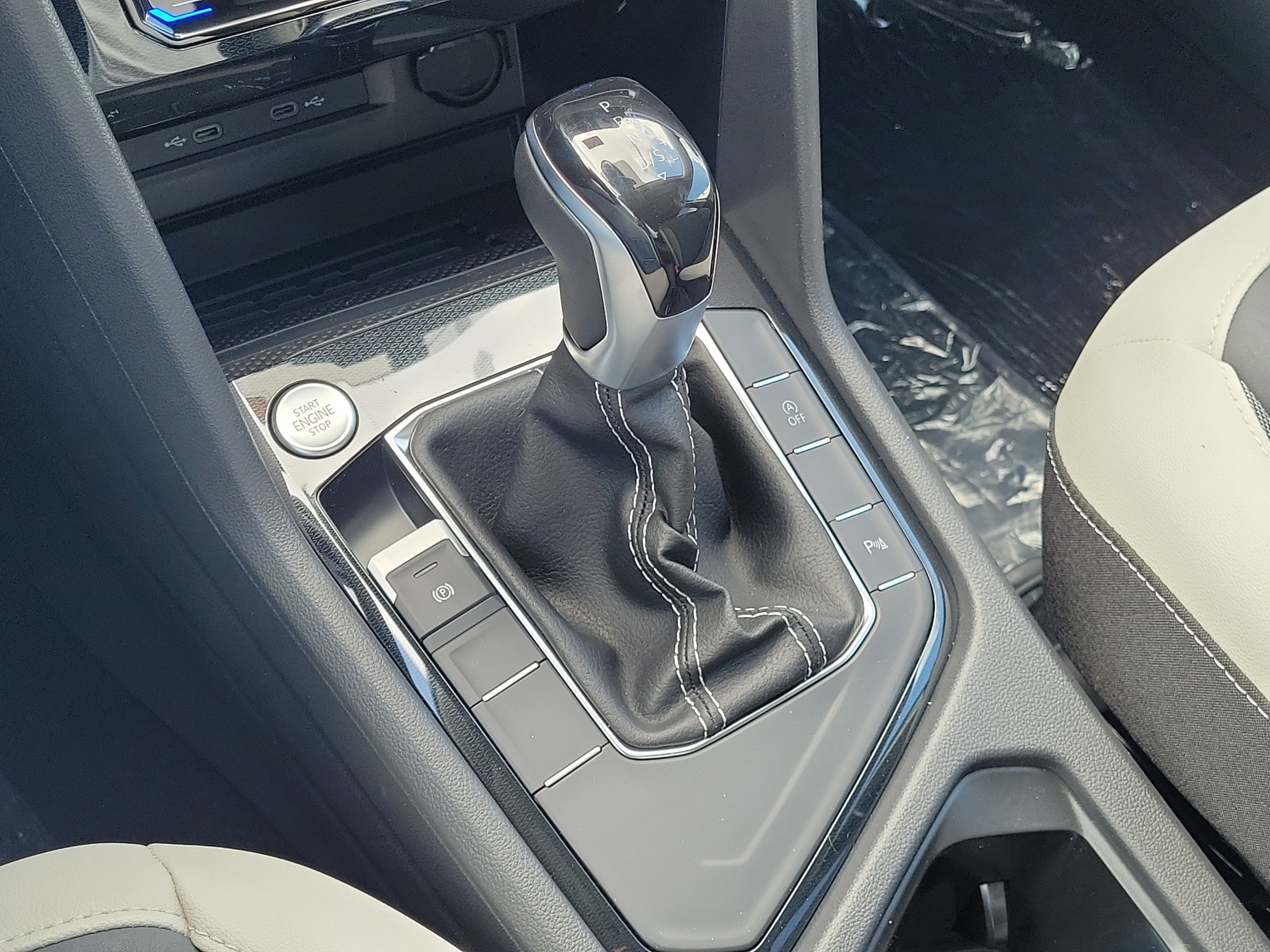 New 2026 Volkswagen Taos SE FWD image 25
