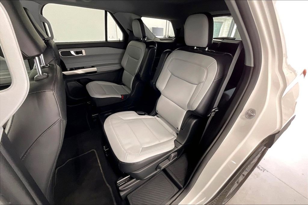 Used 2021 Ford Explorer XLT w/ Equipment Group 202A RWD image 19