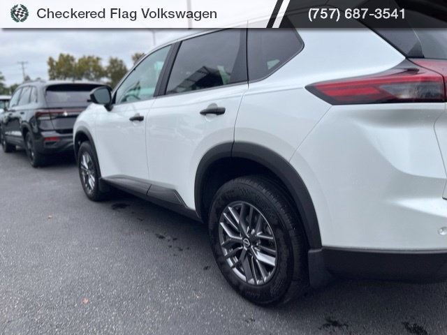 Used 2024 Nissan Rogue S AWD/4WD image 8