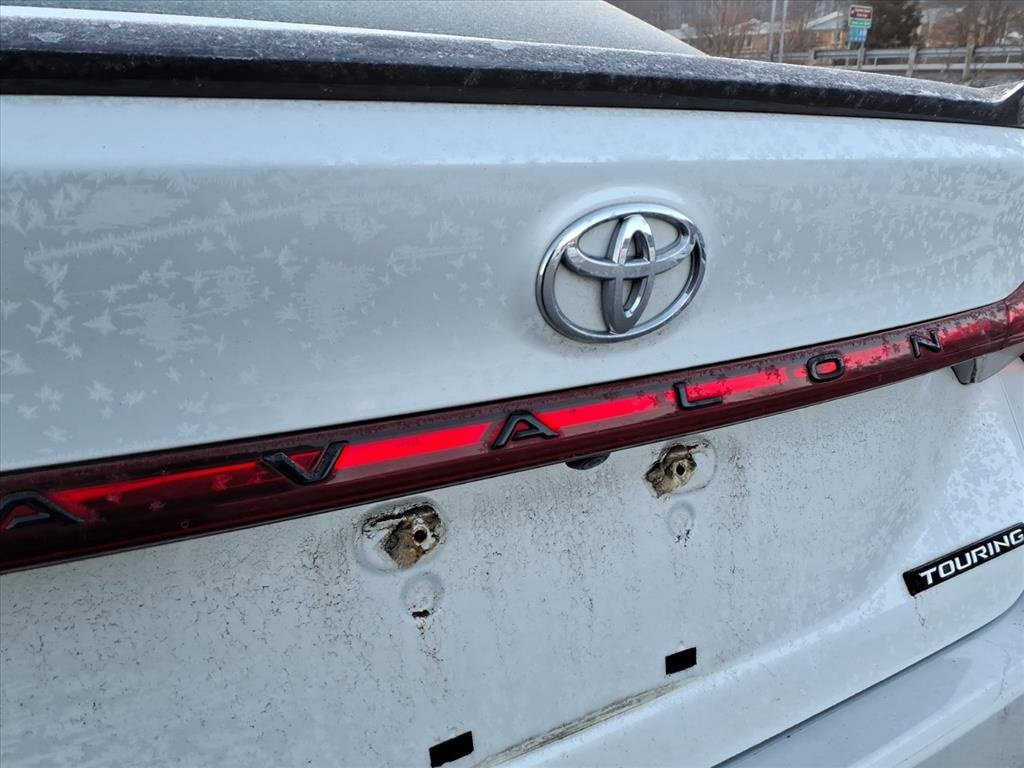 Used 2019 Toyota Avalon Touring w/ Advanced Safety Package image 18