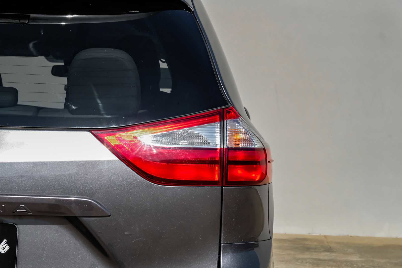 Used 2018 Toyota Sienna XLE image 50