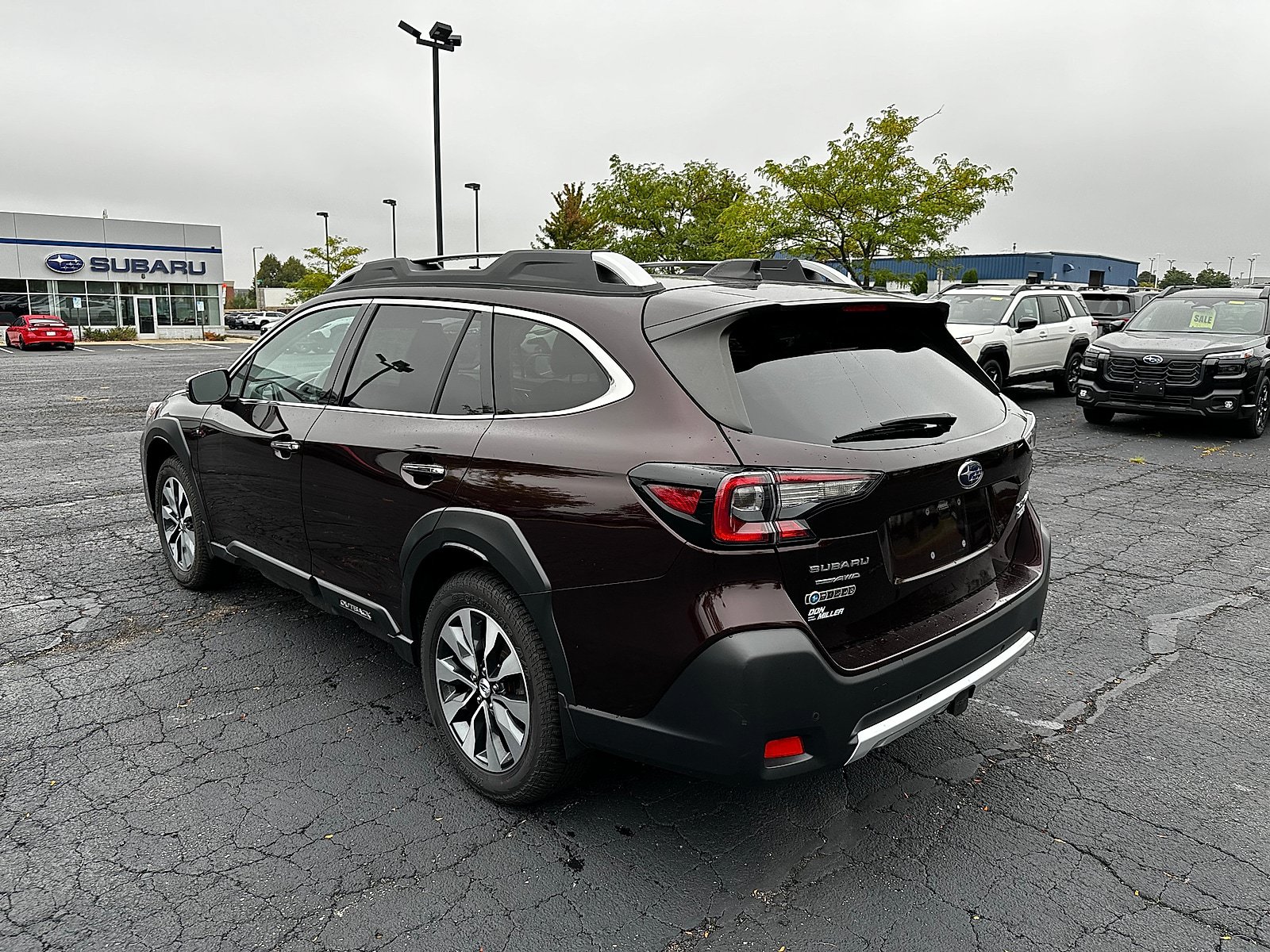 Used 2023 Subaru Outback Touring AWD/4WD image 5