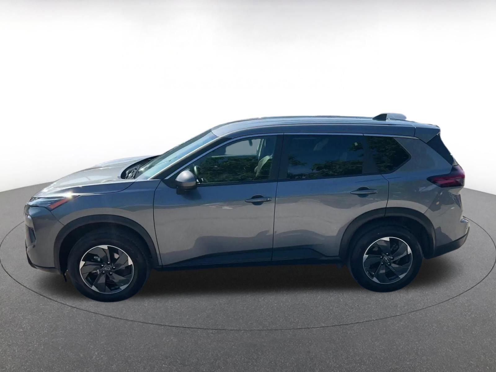 Used 2025 Nissan Rogue SV AWD/4WD image 9