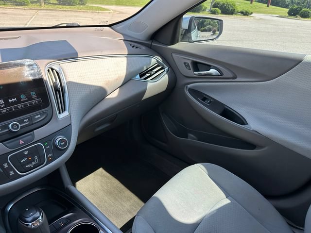 Used 2017 Chevrolet Malibu LT w/ Driver Confidence Package FWD image 28