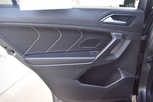 Used 2022 Volkswagen Tiguan SE R-Line image 32