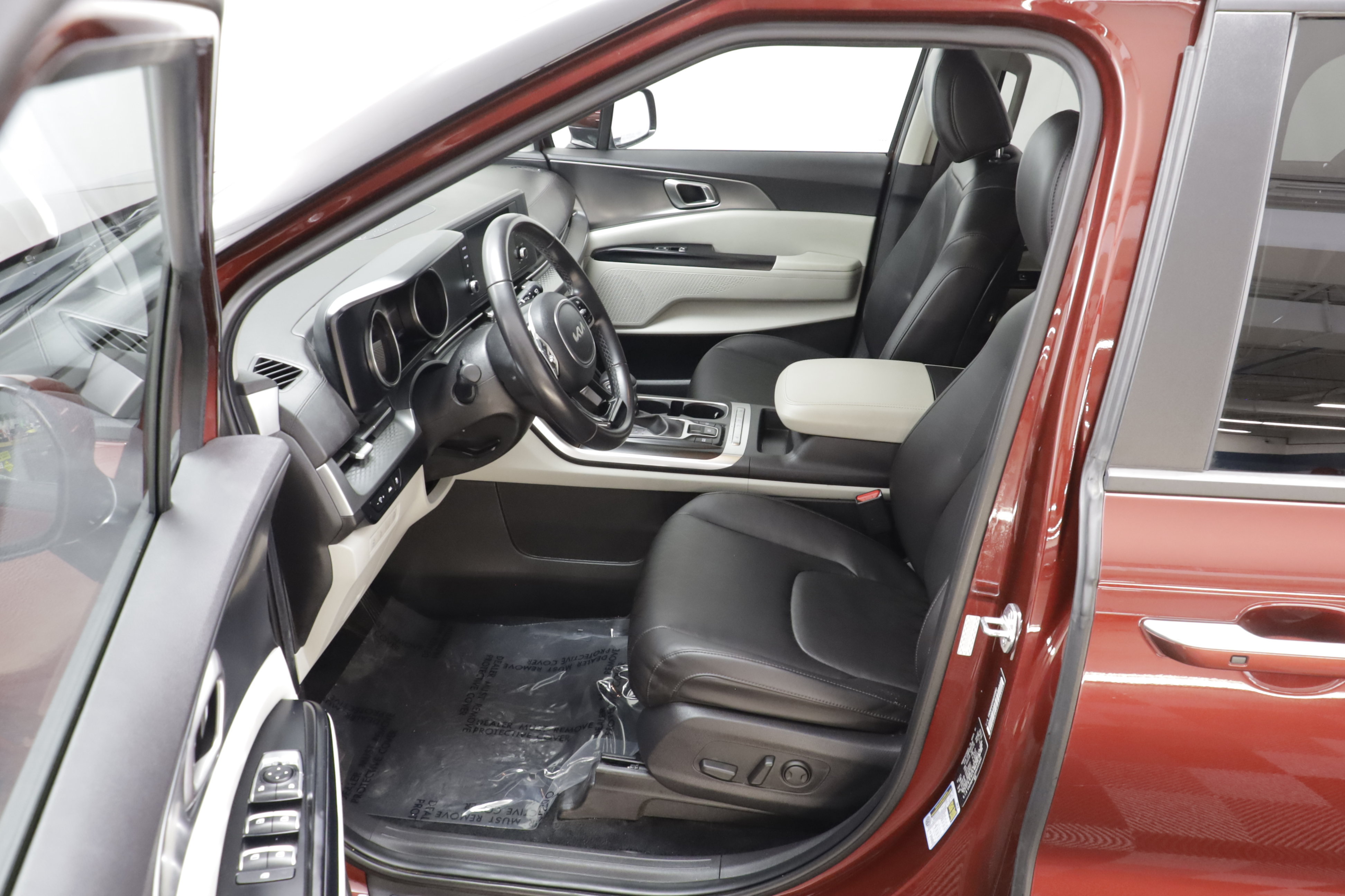 Used 2024 Kia Carnival LX FWD image 6