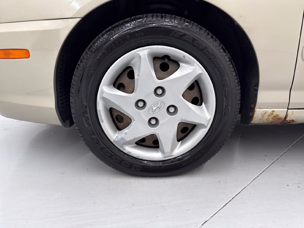 Used 2005 Hyundai Elantra Sedan FWD image 9