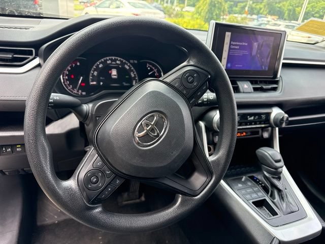 Used 2025 Toyota RAV4 XLE AWD/4WD image 17