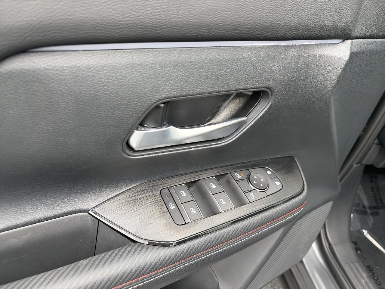 Used 2025 Nissan Kicks SR AWD/4WD image 16