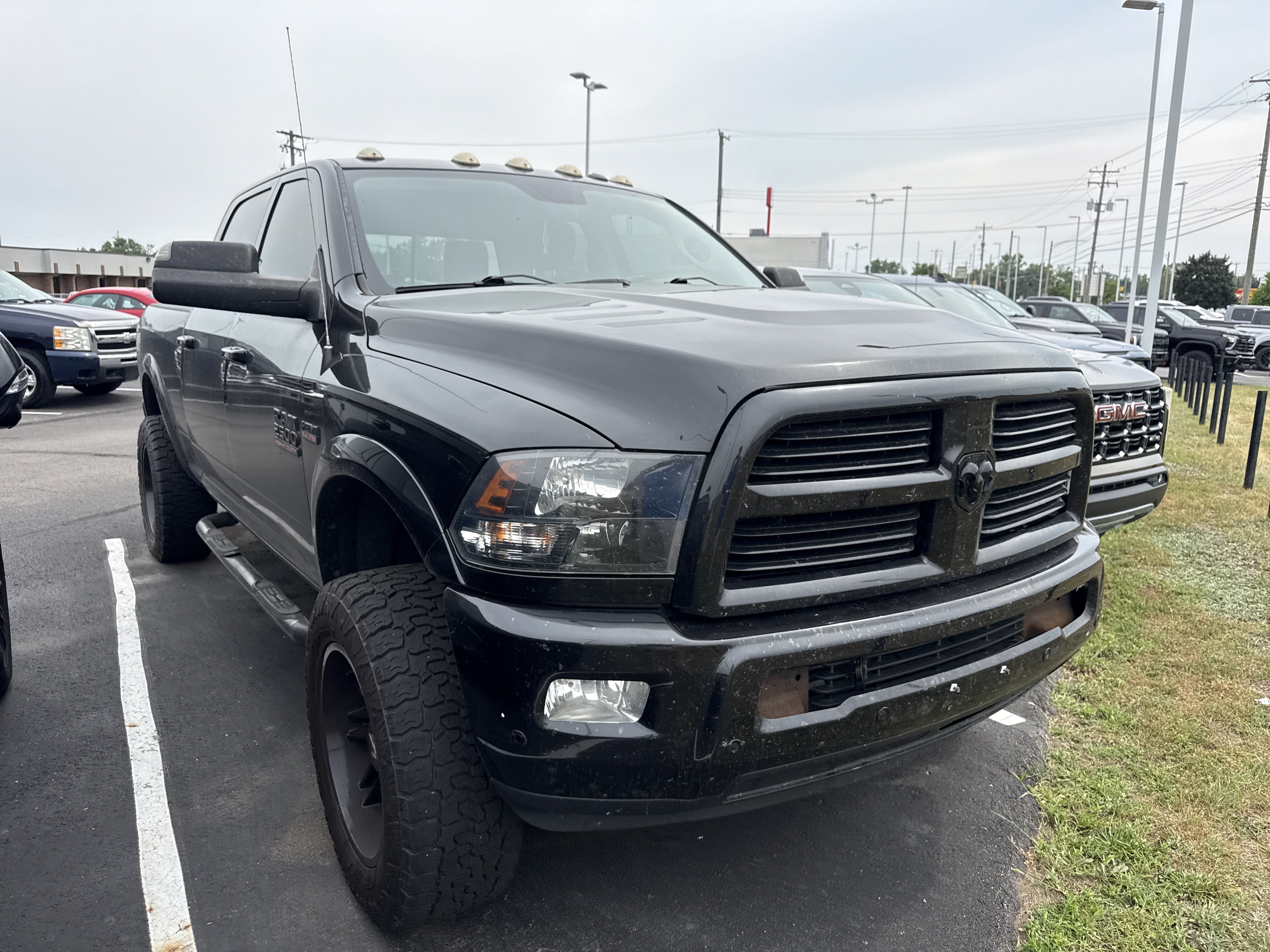 Used 2017 RAM 2500 SLT w/ Night Edition AWD/4WD image 3
