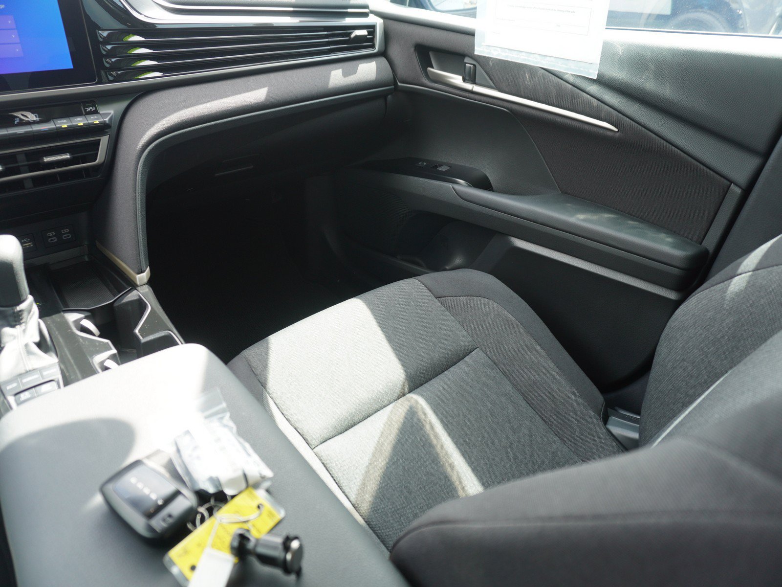 Used 2025 Toyota Camry LE w/ Convenience Package FWD image 16