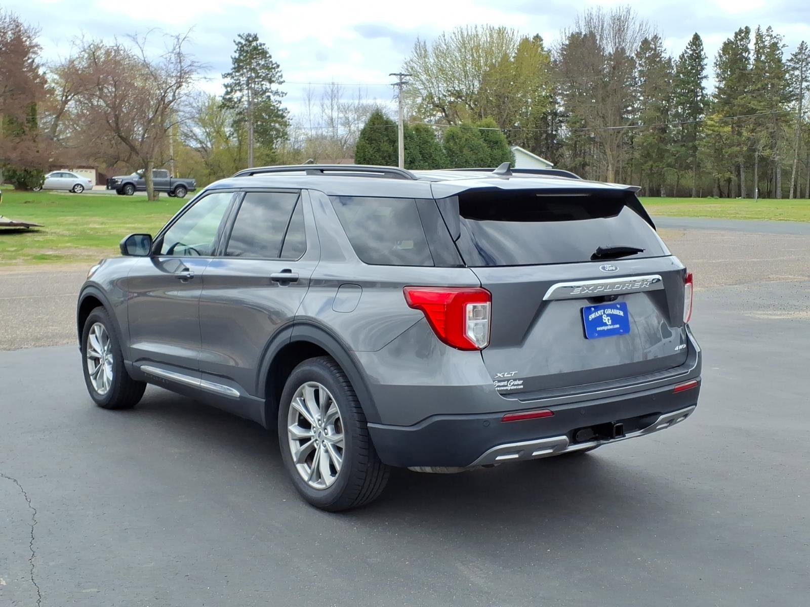 Used 2021 Ford Explorer XLT w/ Equipment Group 202A AWD/4WD image 3