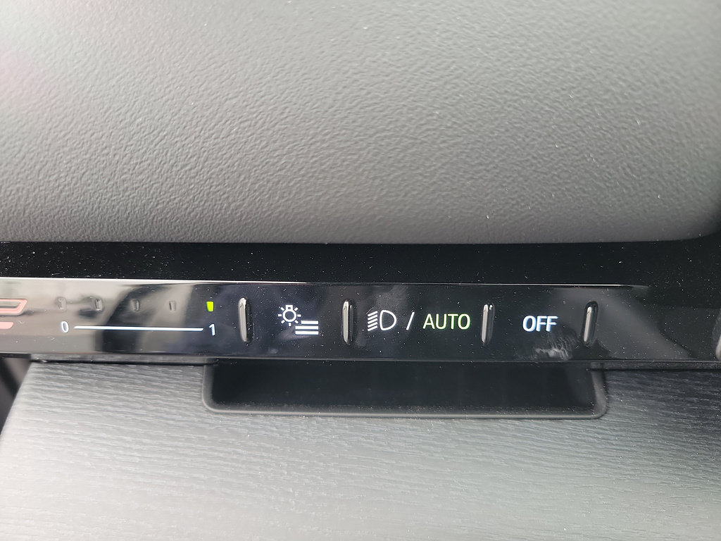 Used 2026 BMW 530i w/ M Sport Package RWD image 24