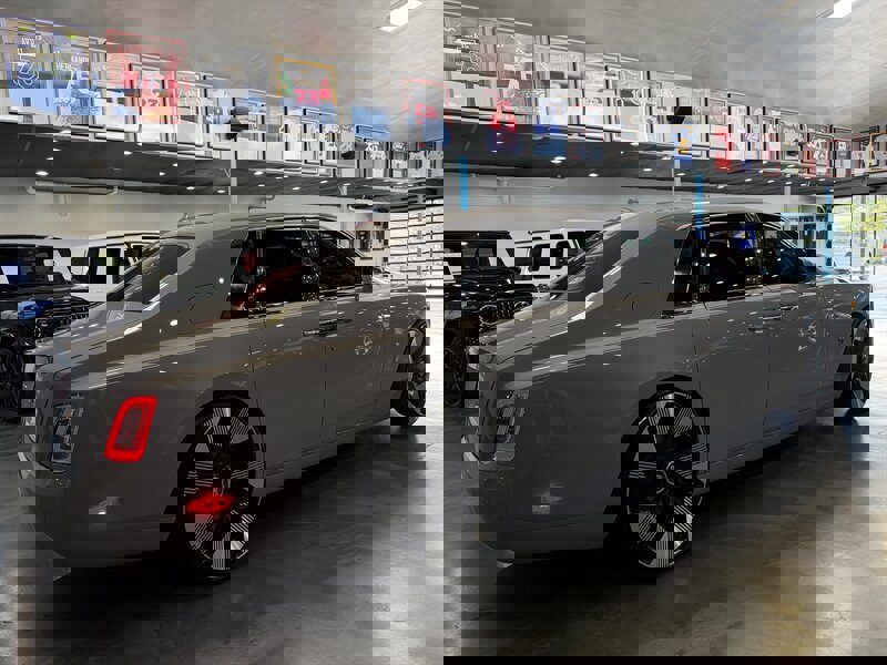 Used 2024 Rolls-Royce Phantom Sedan RWD image 7