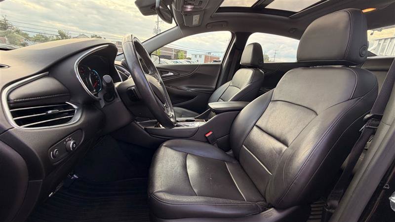 Used 2018 Chevrolet Malibu Premier w/ Premier Sun and Wheel Package FWD image 24