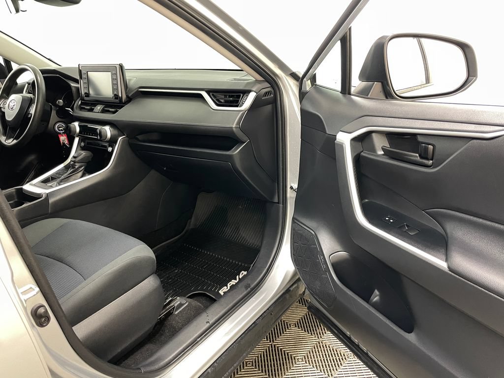 Used 2019 Toyota RAV4 LE w/ All Weather Liner Package AWD/4WD image 34