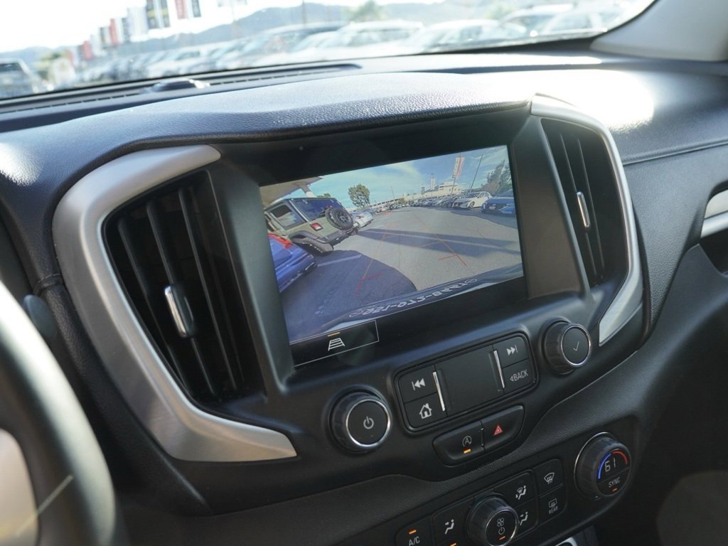 Used 2024 GMC Terrain SLT image 12