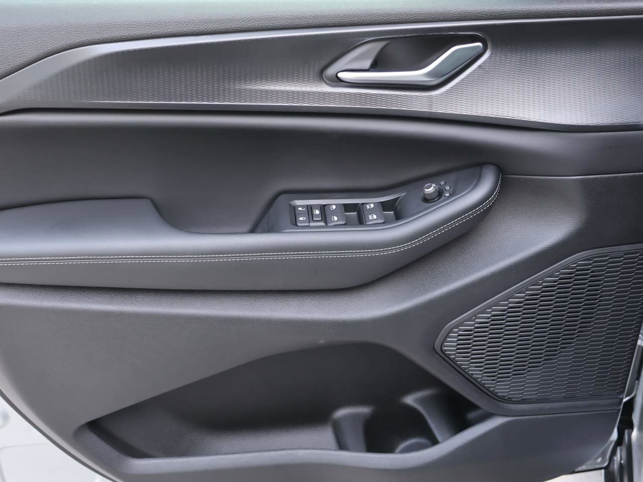 New 2025 Jeep Grand Cherokee L Laredo image 7