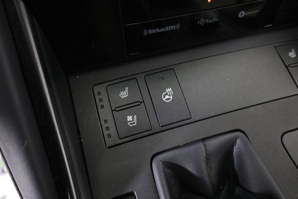 Used 2022 Lexus IS 500 RWD image 38