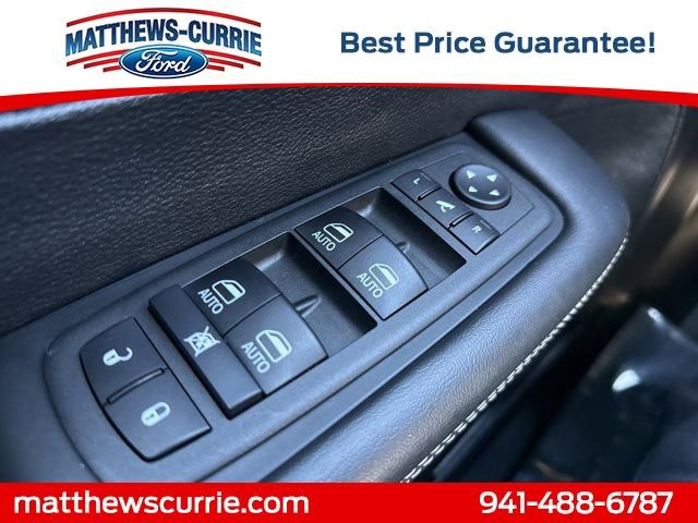 Used 2025 Chrysler Pacifica Limited image 27