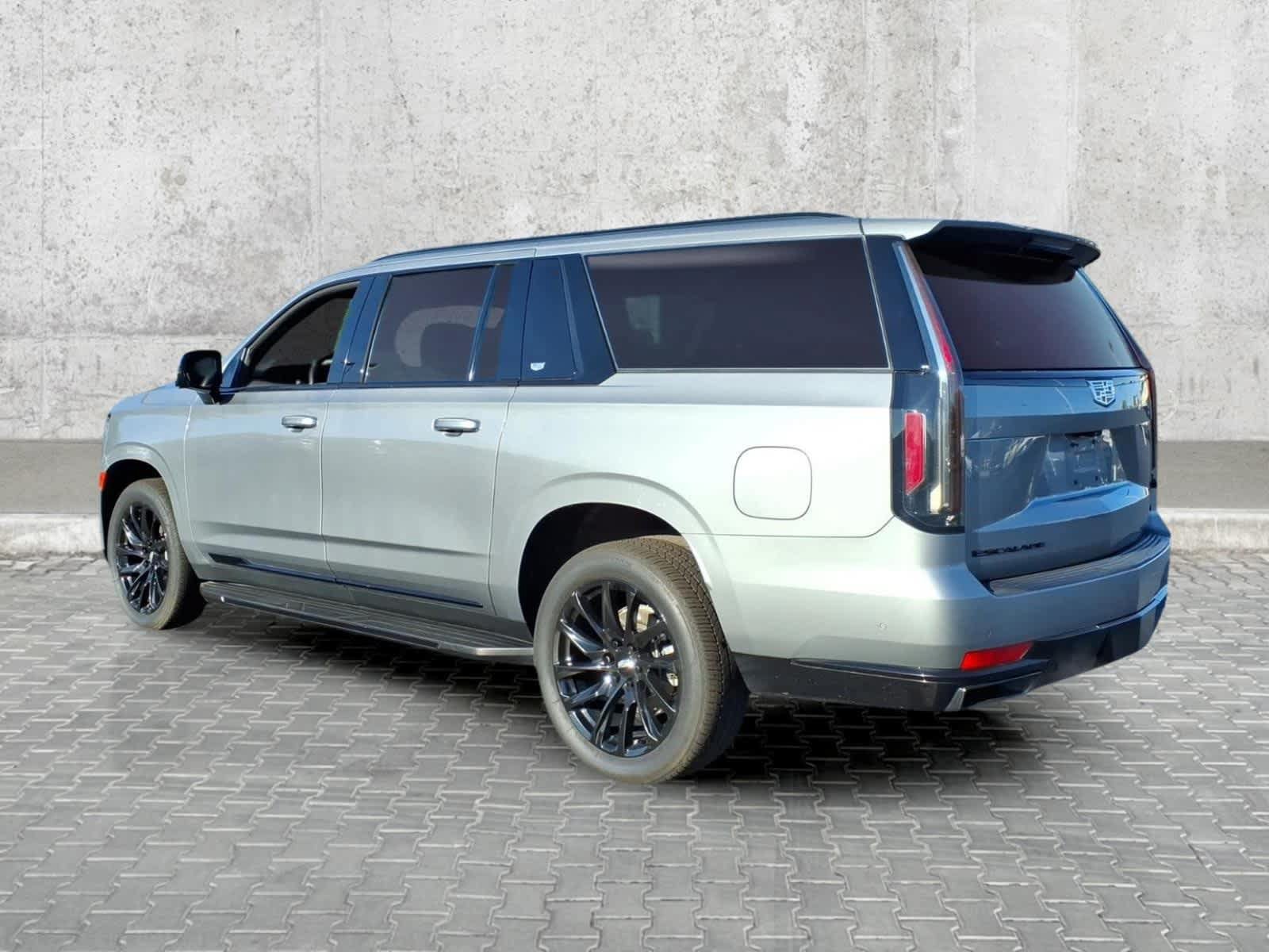 Used 2023 Cadillac Escalade ESV Sport w/ LPO, ONYX Package AWD/4WD image 10