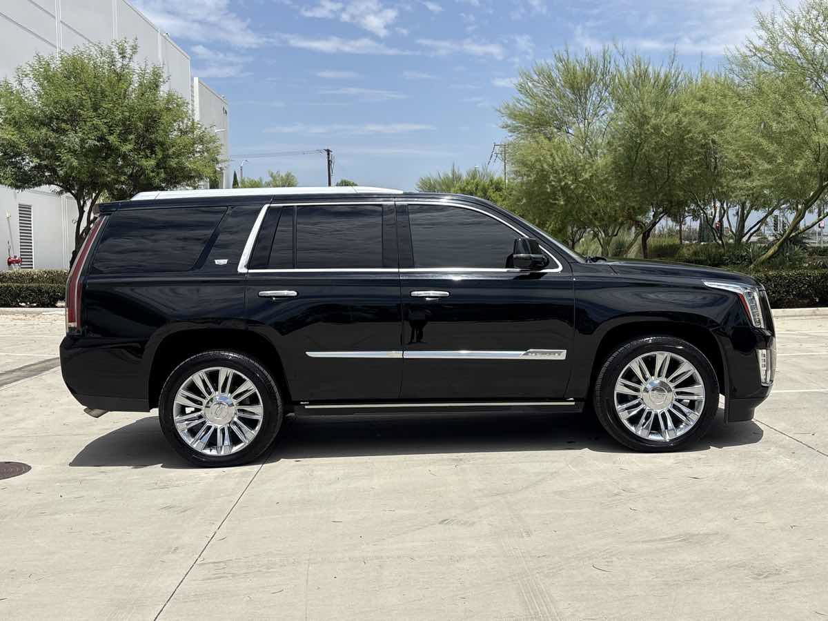Used 2016 Cadillac Escalade Platinum AWD/4WD image 2