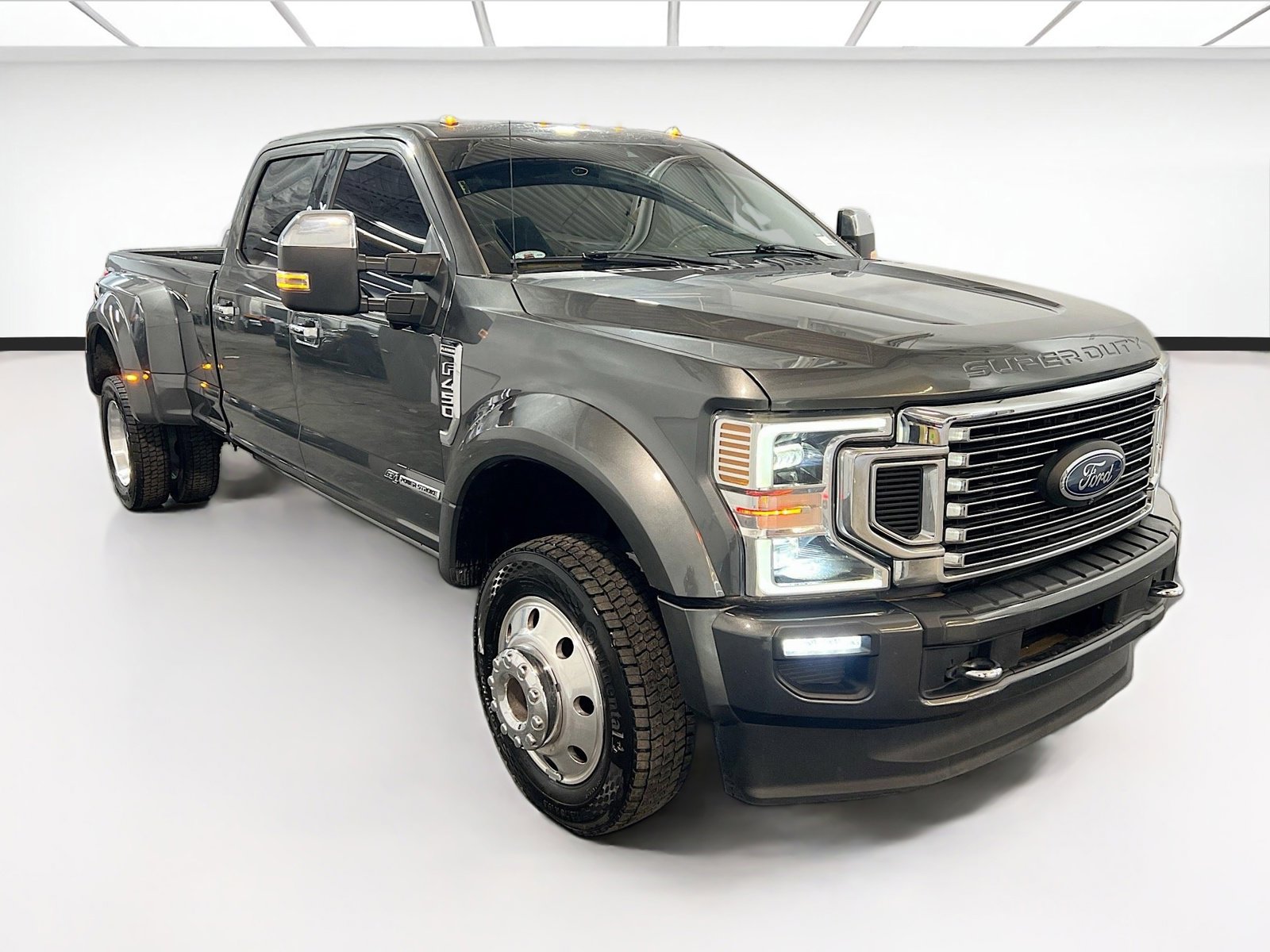 Used 2020 Ford F450 Platinum w/ FX4 Off-Road Package AWD/4WD image 3