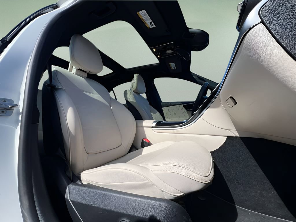 Used 2025 Mercedes-Benz C 300 4MATIC Sedan image 27