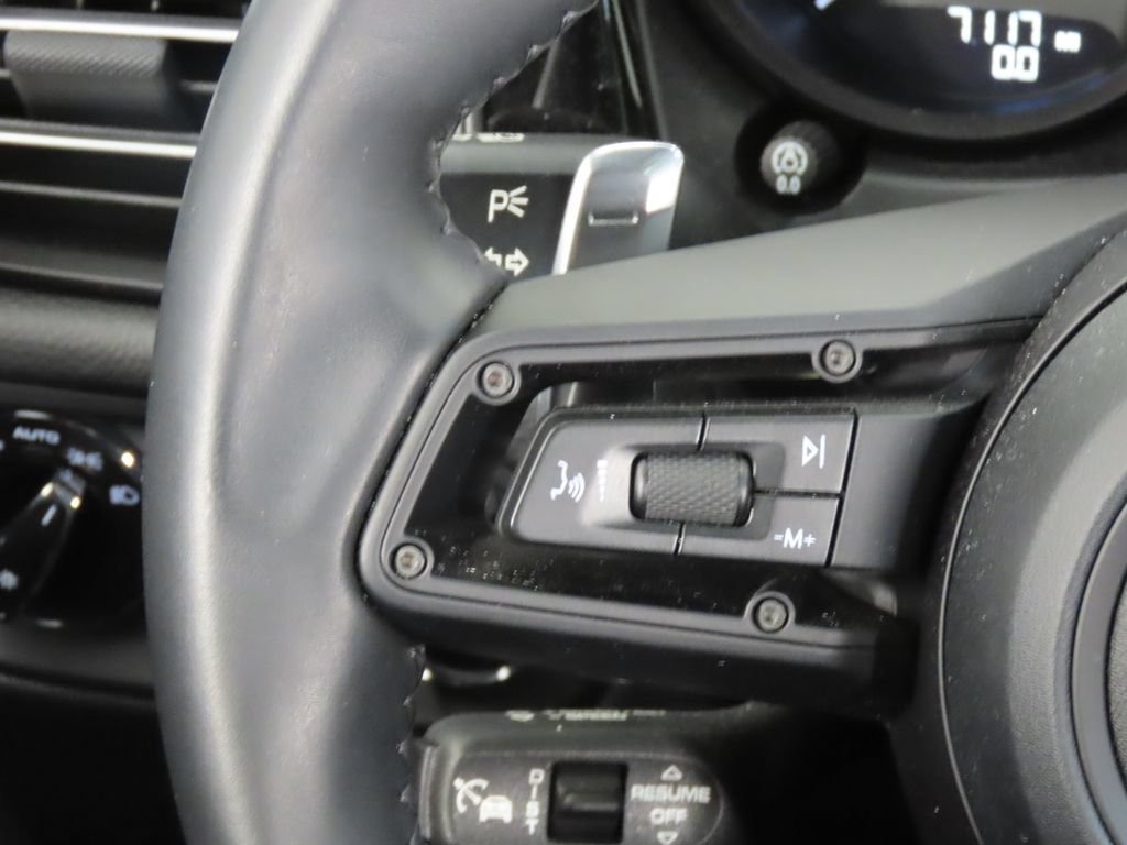 Certified 2026 Porsche Macan AWD/4WD image 19