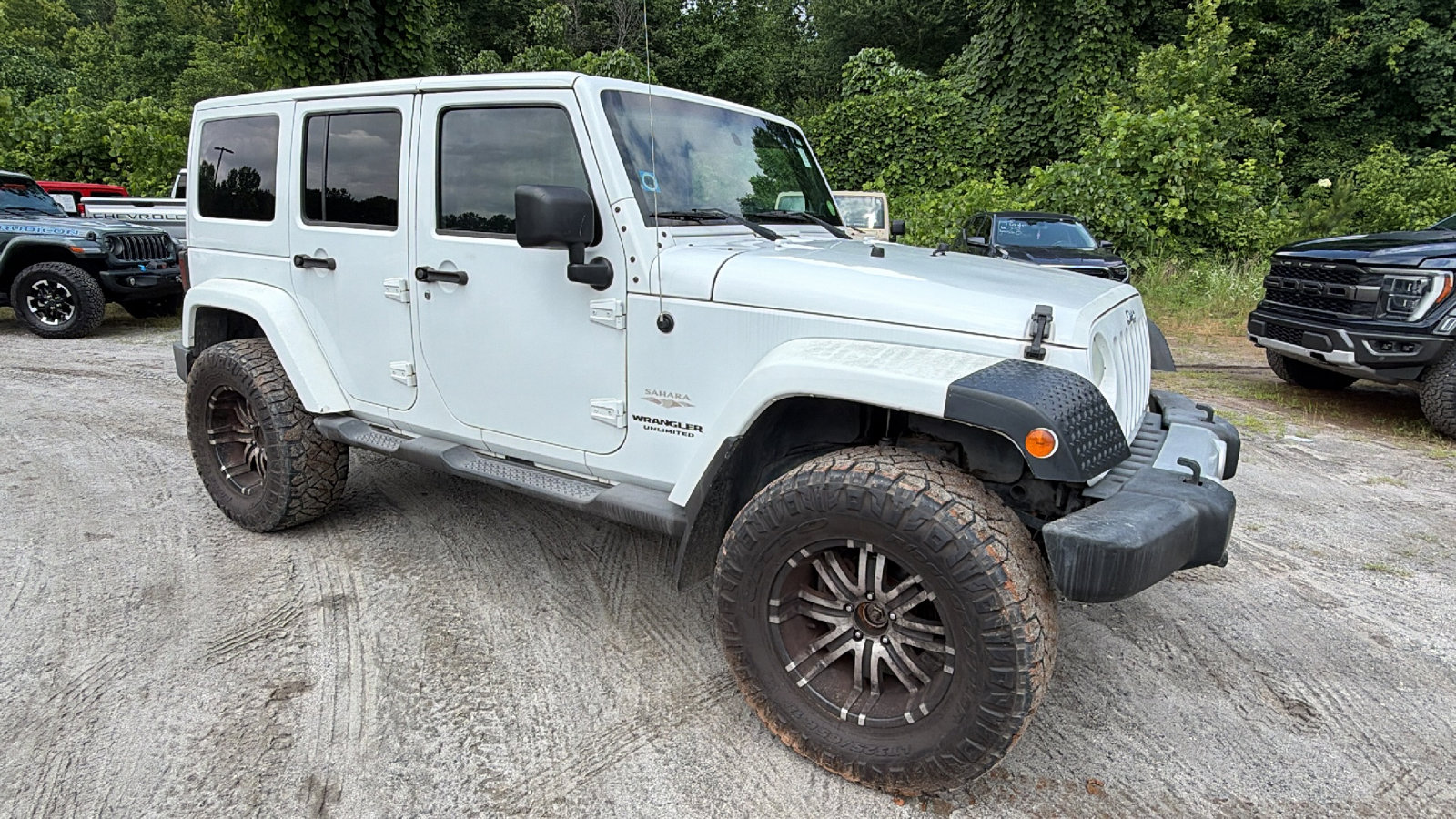Used 2011 Jeep Wrangler Unlimited Sahara AWD/4WD image 5