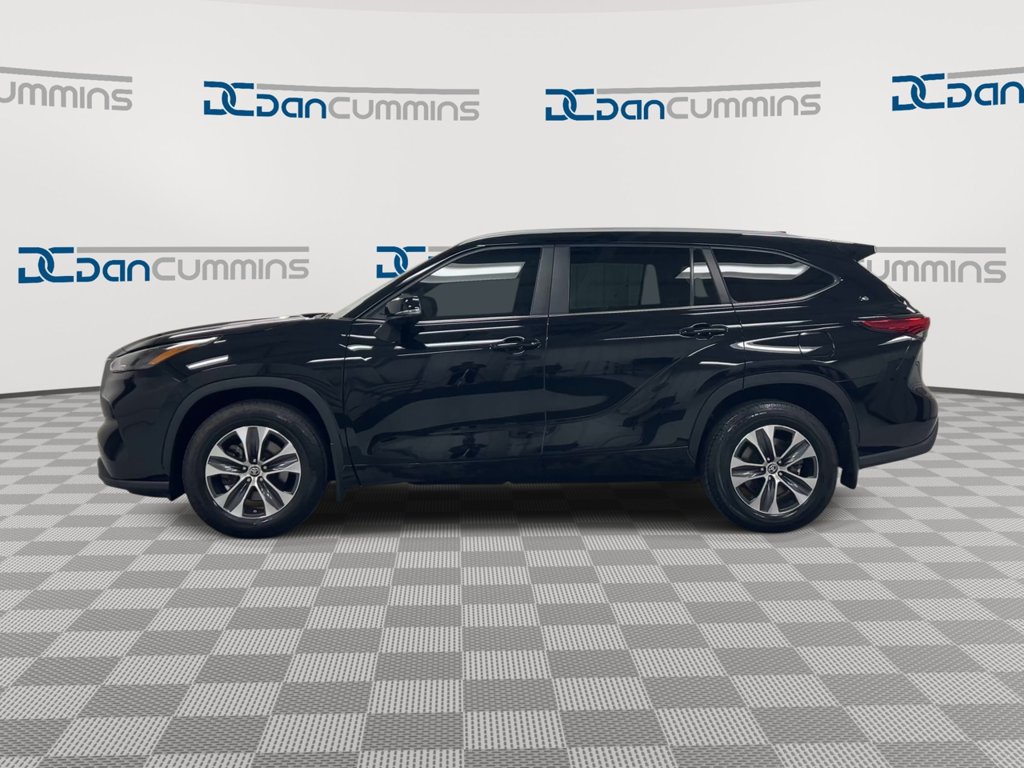 Used 2023 Toyota Highlander XLE AWD/4WD image 5