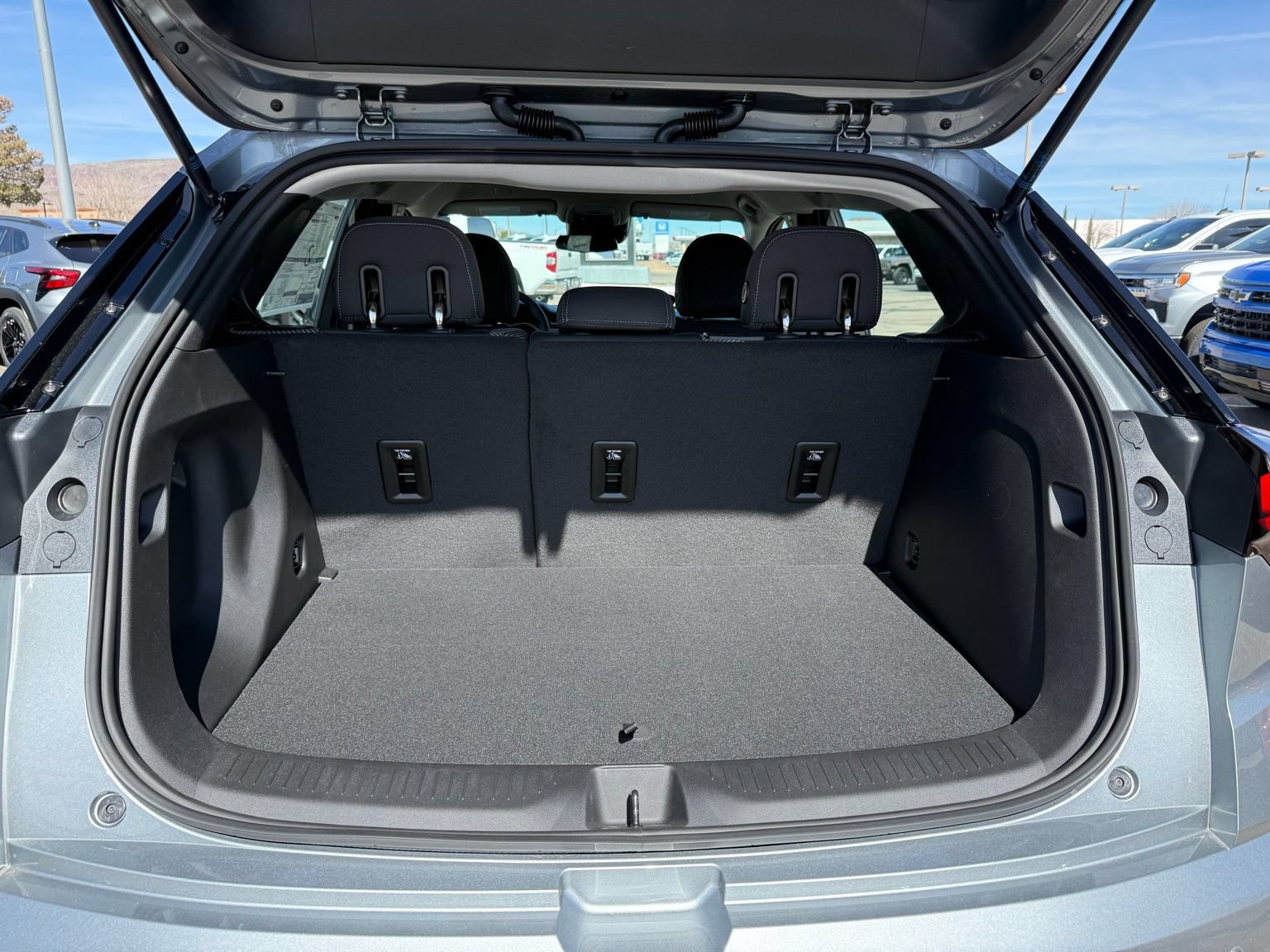 New 2027 Chevrolet Bolt LT w/ Comfort Package FWD image 36