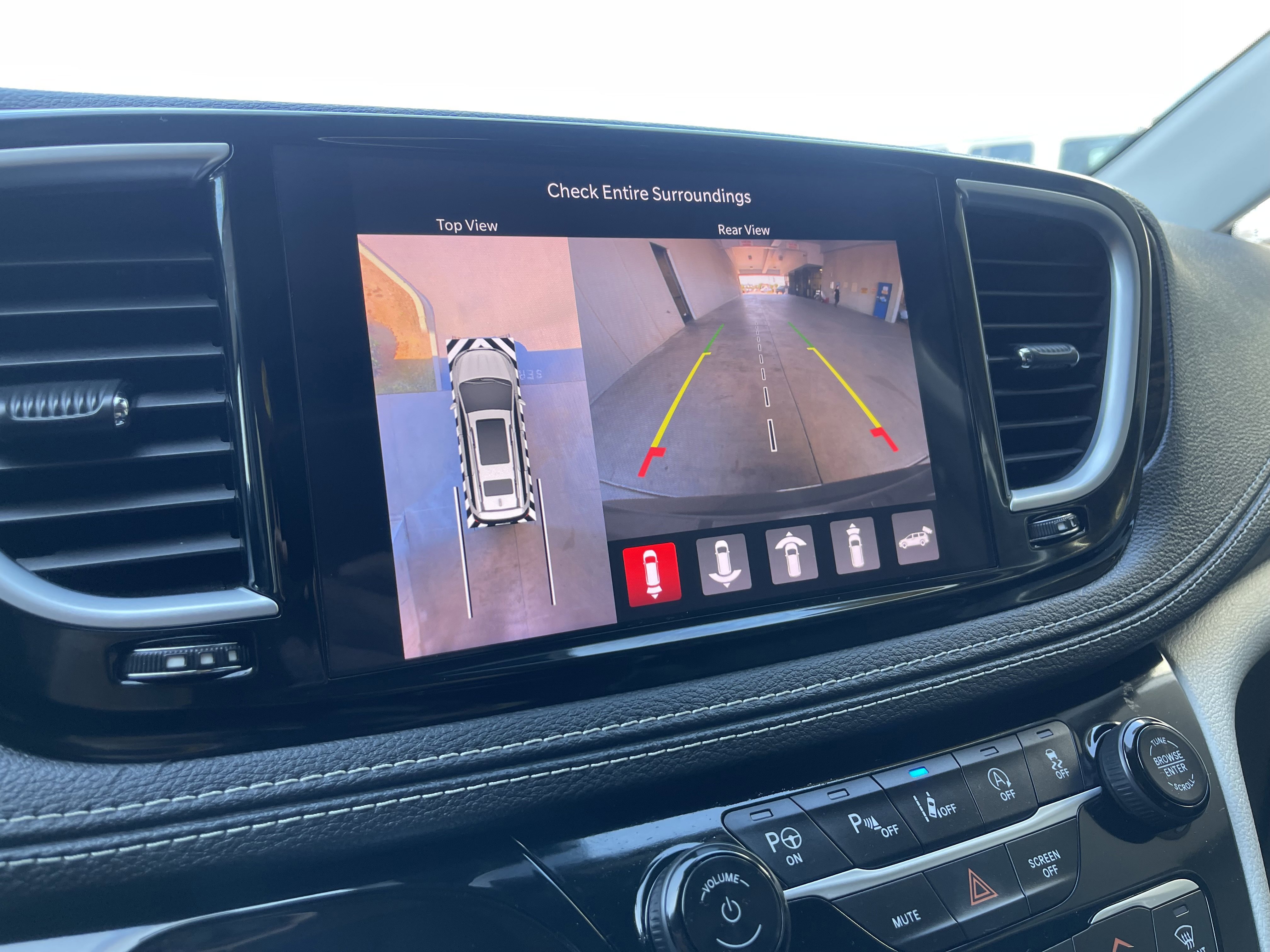 Used 2022 Chrysler Pacifica Limited FWD image 42