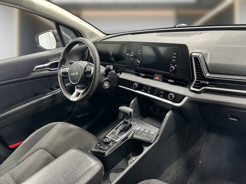 Used 2023 Kia Sportage LX image 6