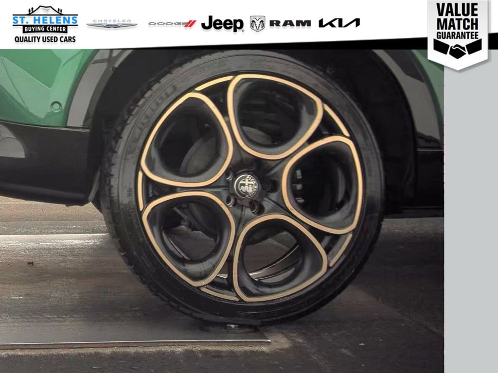 Used 2025 Alfa Romeo Tonale AWD/4WD image 13