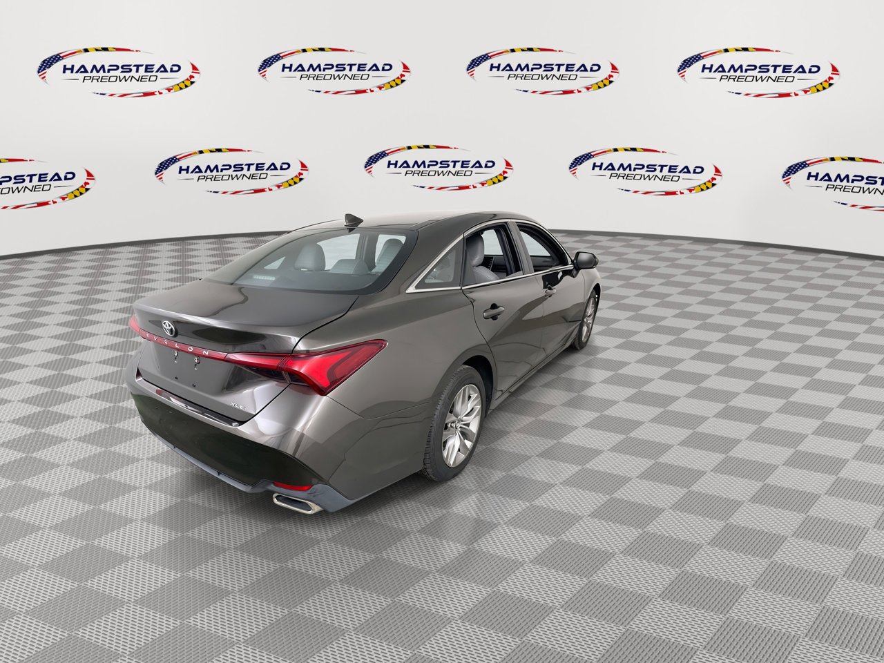 Used 2019 Toyota Avalon XLE w/ Moonroof Package image 8