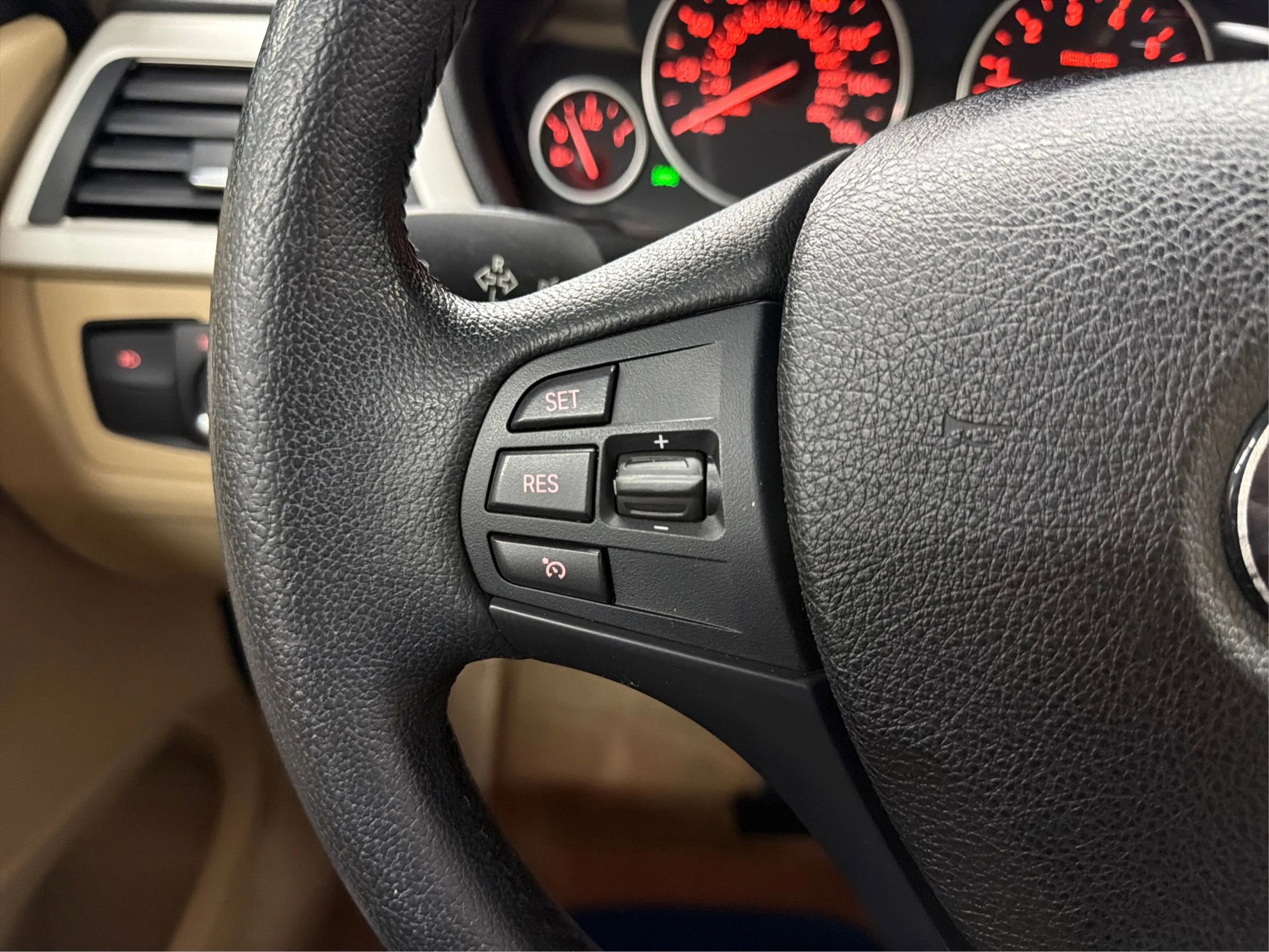 Used 2016 BMW 320i Sedan RWD image 22