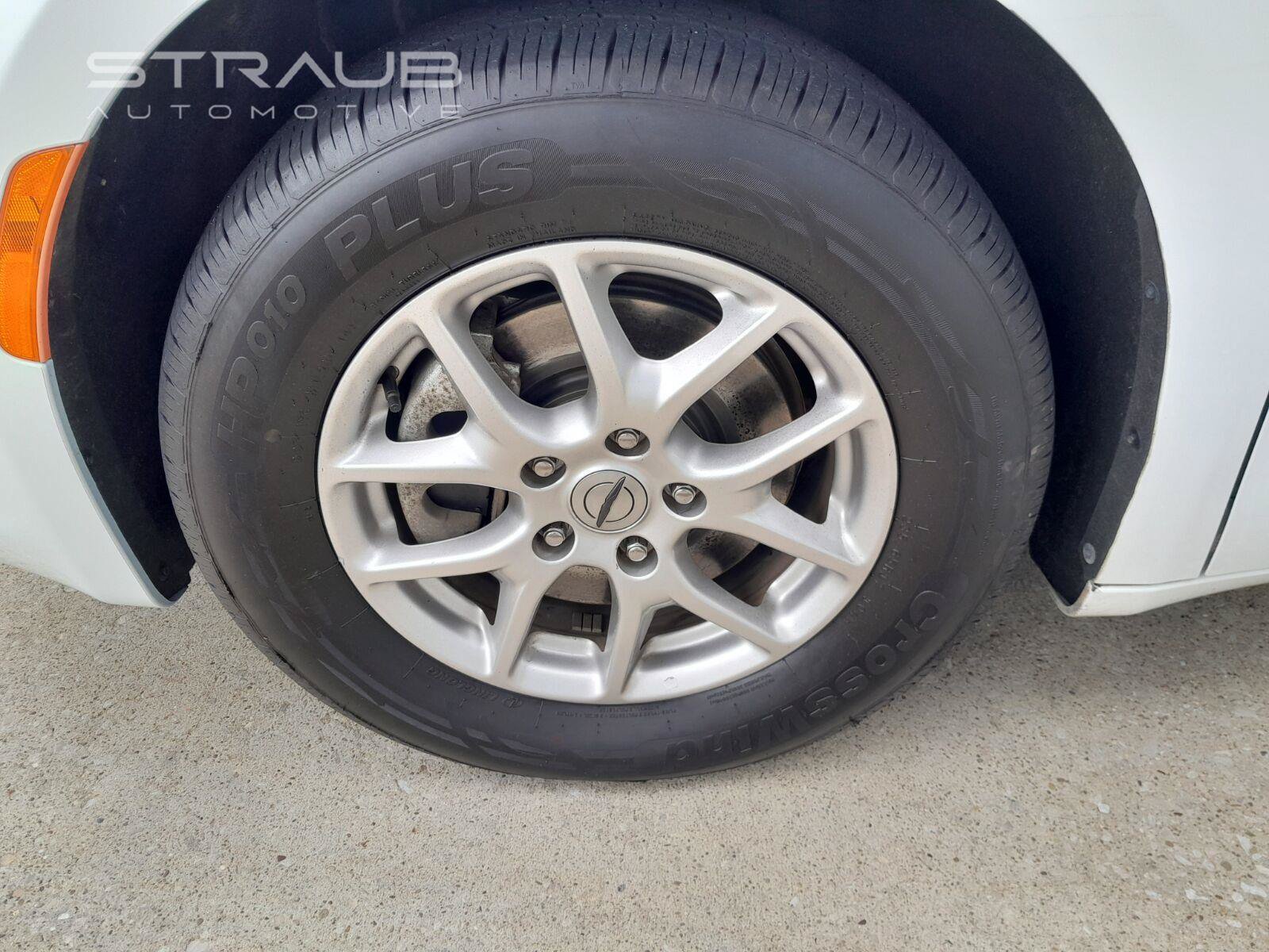 Used 2023 Chrysler Voyager LX FWD image 9